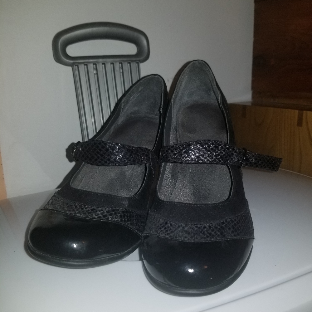 Snakeskin suede pattern 3.5 in heels